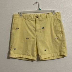 Vineyard Vines men’s Yellow Breaker Shorts with All Over Embroidered Logo Sz 35